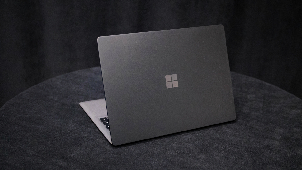 hero-image.fill_.size_1248x702.v1623373616.jpg لپ تاپ استوک 13.5 اینچ Microsoft Surface Laptop 2 i5 8350U 8GB-RAM 256GB-SSD Graphic-Intel-2GB - Image 3