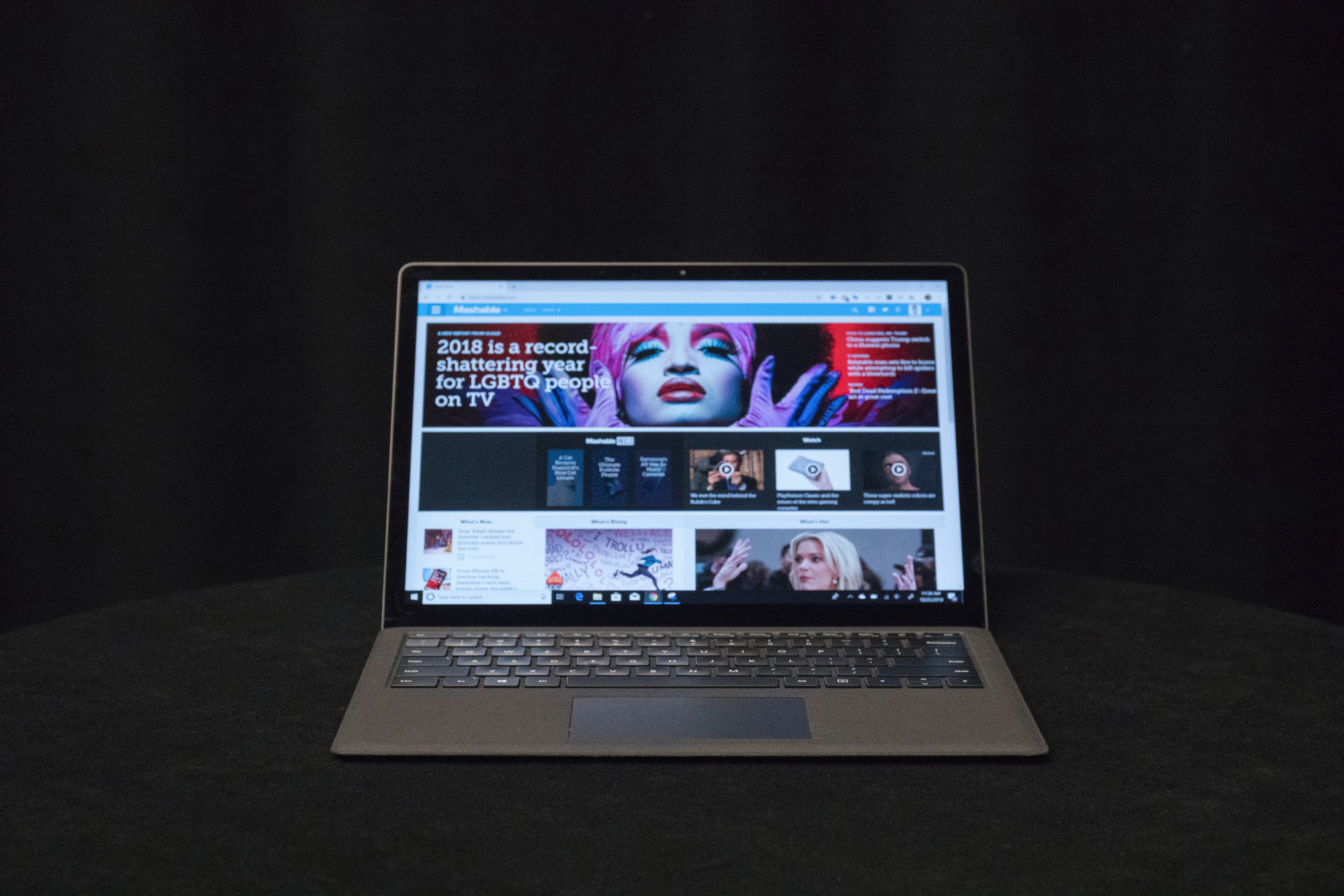 images-2.fill_.size_2000x1334.v1611698626.jpg لپ تاپ استوک 13.5 اینچ Microsoft Surface Laptop 2 i5 8350U 8GB-RAM 256GB-SSD Graphic-Intel-2GB - Image 4